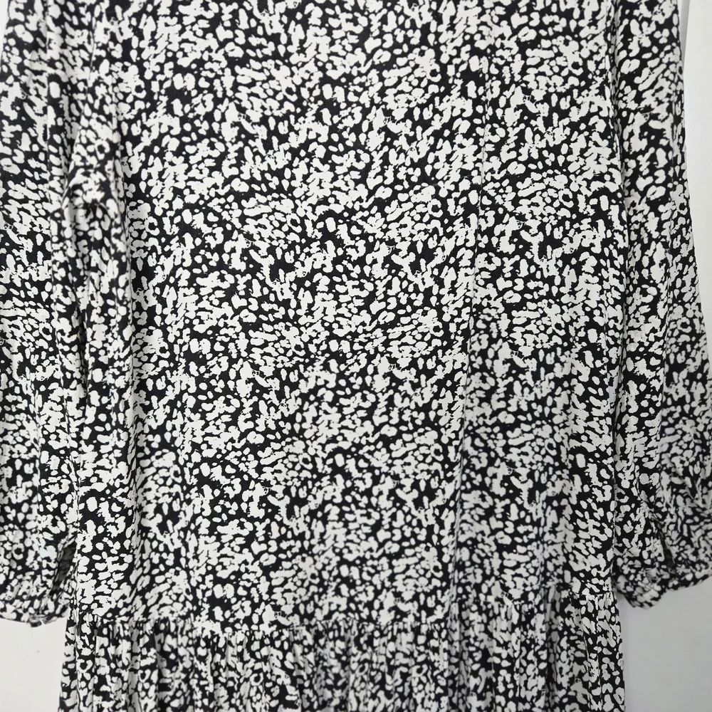 Zara Black and White Flowy Dress Size XS